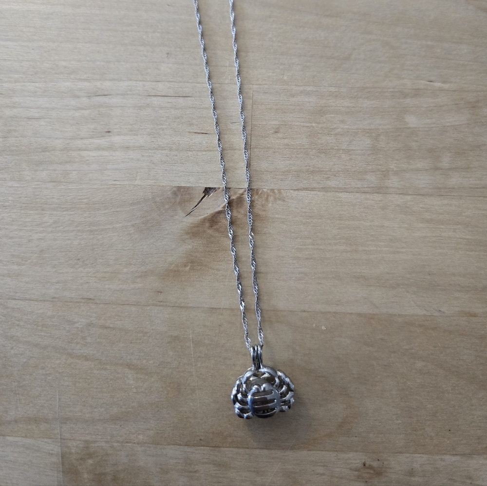 Elegant Silver Crab Pearl Pendant Necklace
